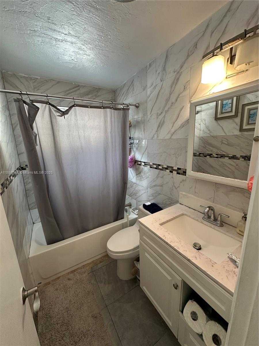 Small Image of 6439 SW 7TH ST #1, Pembroke Pines Number 9