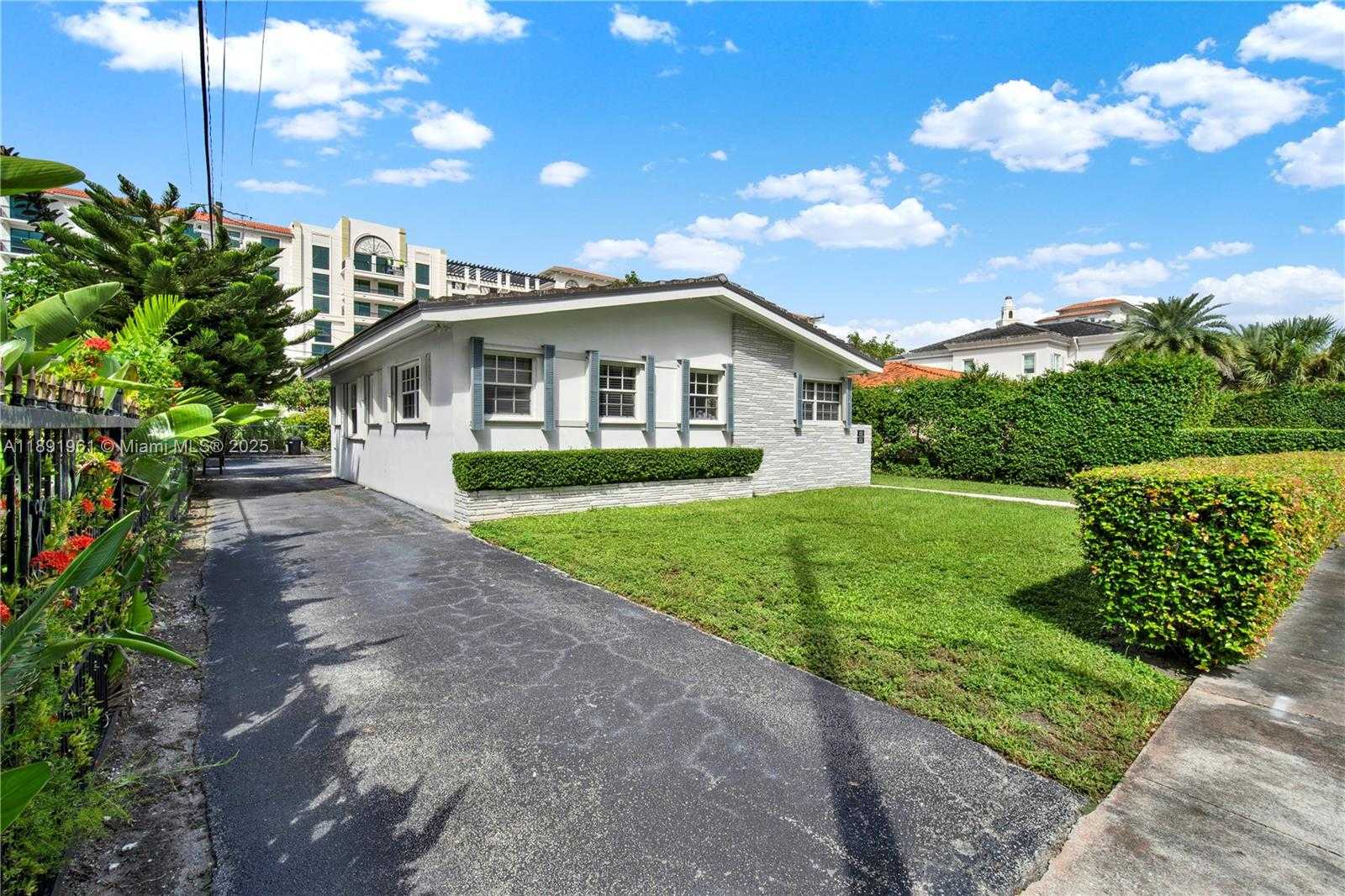 Small Image of 331 SANTANDER AVE #335, Coral Gables Number 2