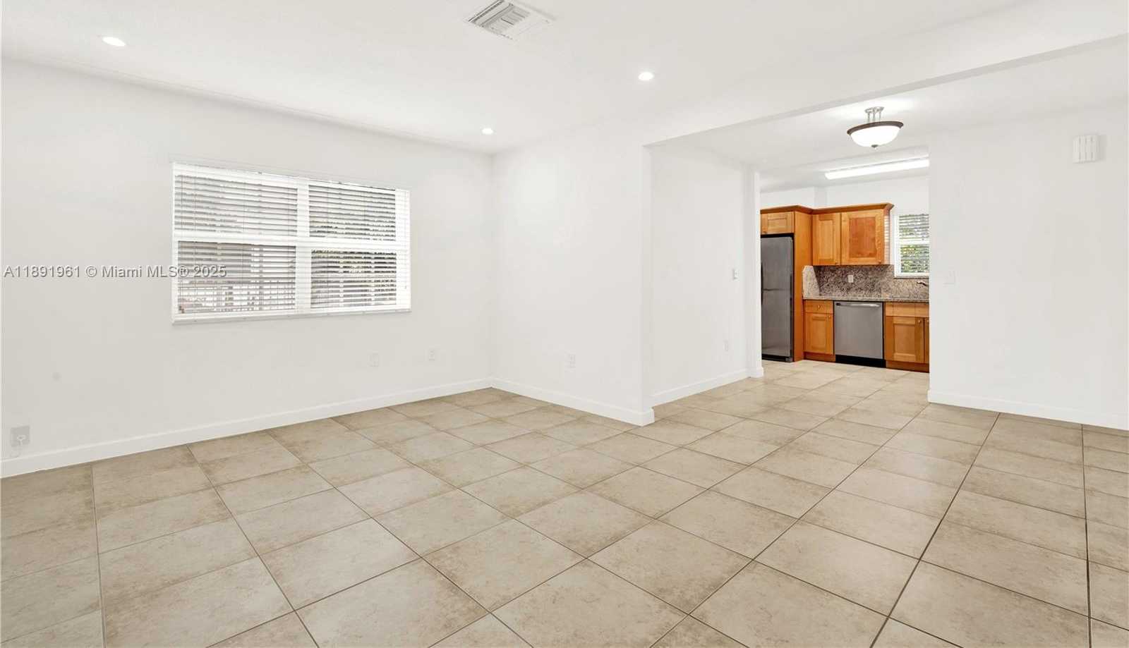 Small Image of 331 SANTANDER AVE #335, Coral Gables Number 4
