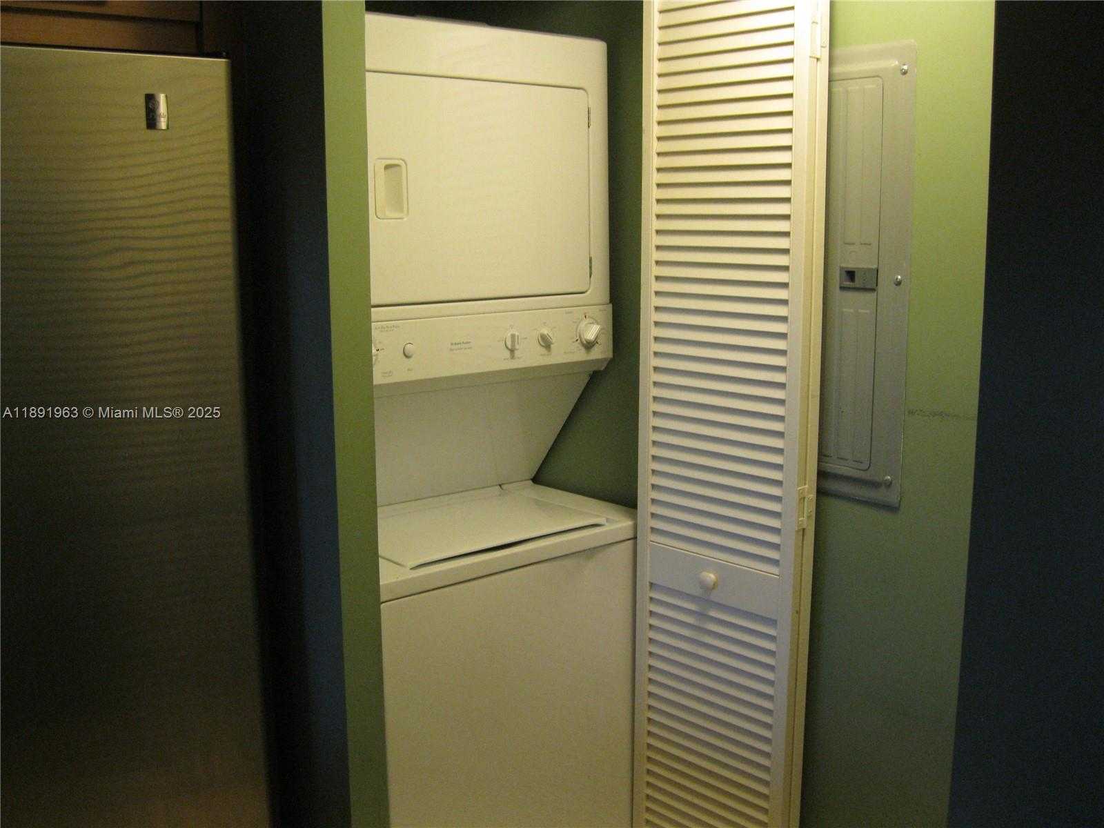 Small Image of 31 SOUTH EAST 5 ST #1210, Miami Number 16