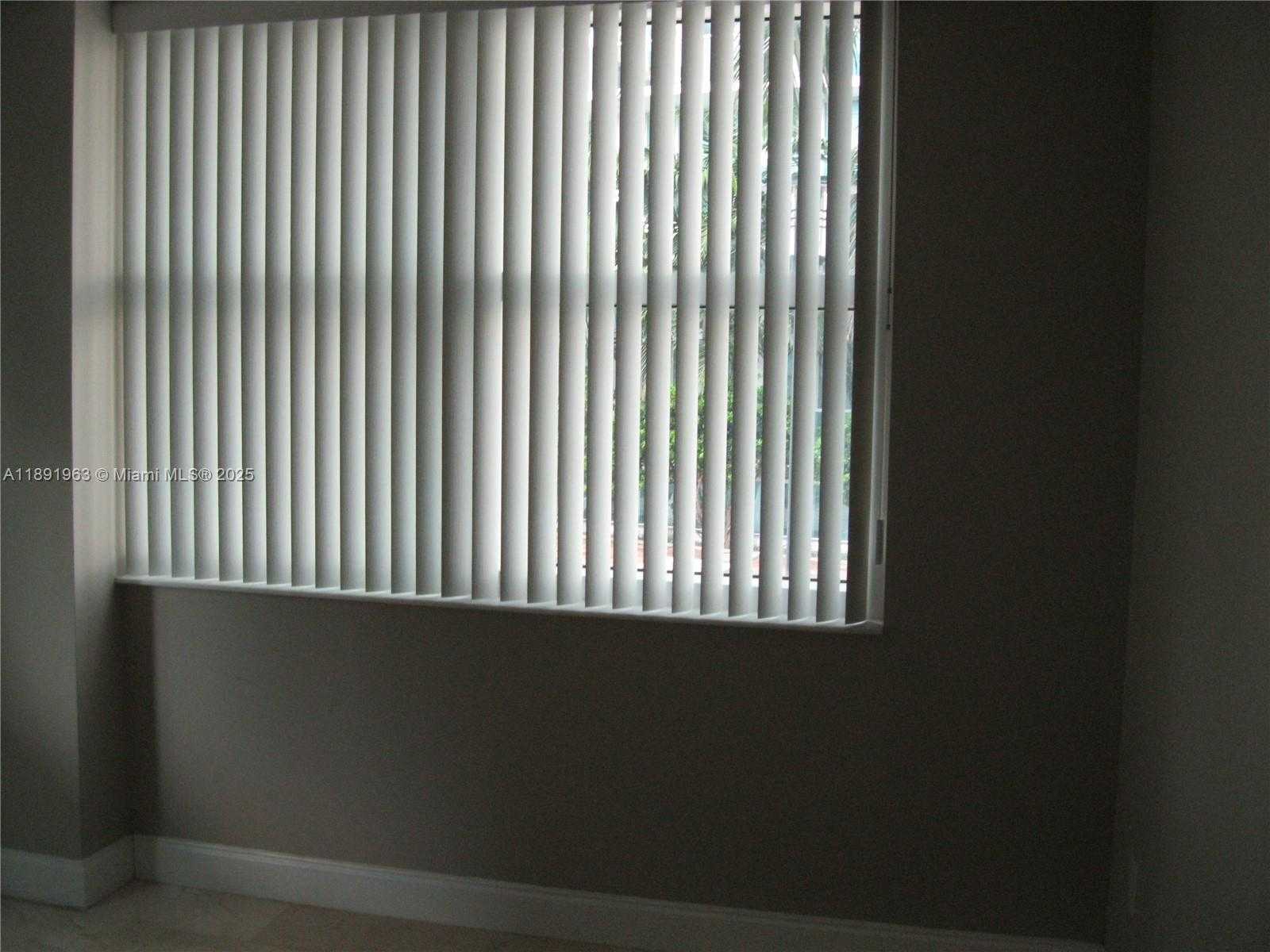 Small Image of 31 SOUTH EAST 5 ST #1210, Miami Number 23