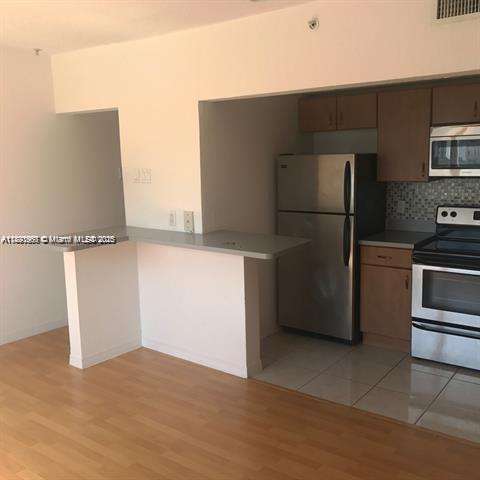 Small Image of 7326 COLLINS AVE #304, Miami Beach Number 3