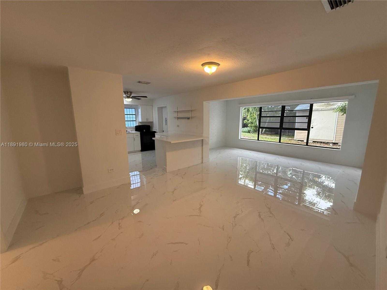 Small Image of 3211 SOUTH WEST 107TH AVE, Miami Number 4