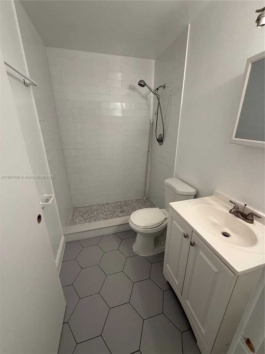 Small Image of 3211 SOUTH WEST 107TH AVE, Miami Number 6
