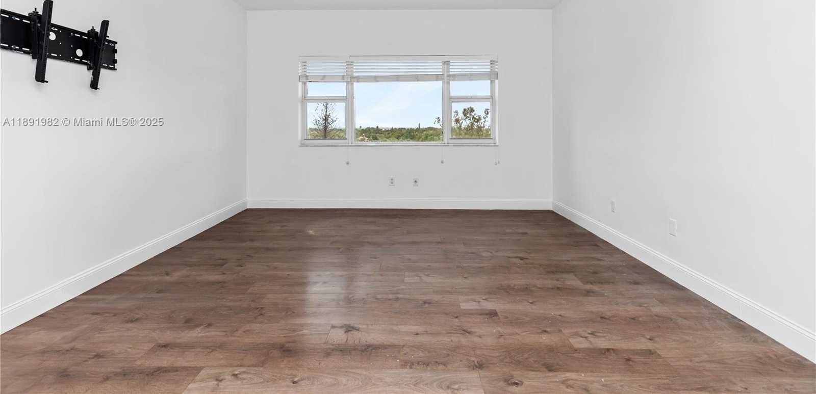 Small Image of 4925 COLLINS AVE #6G, Miami Beach Number 11