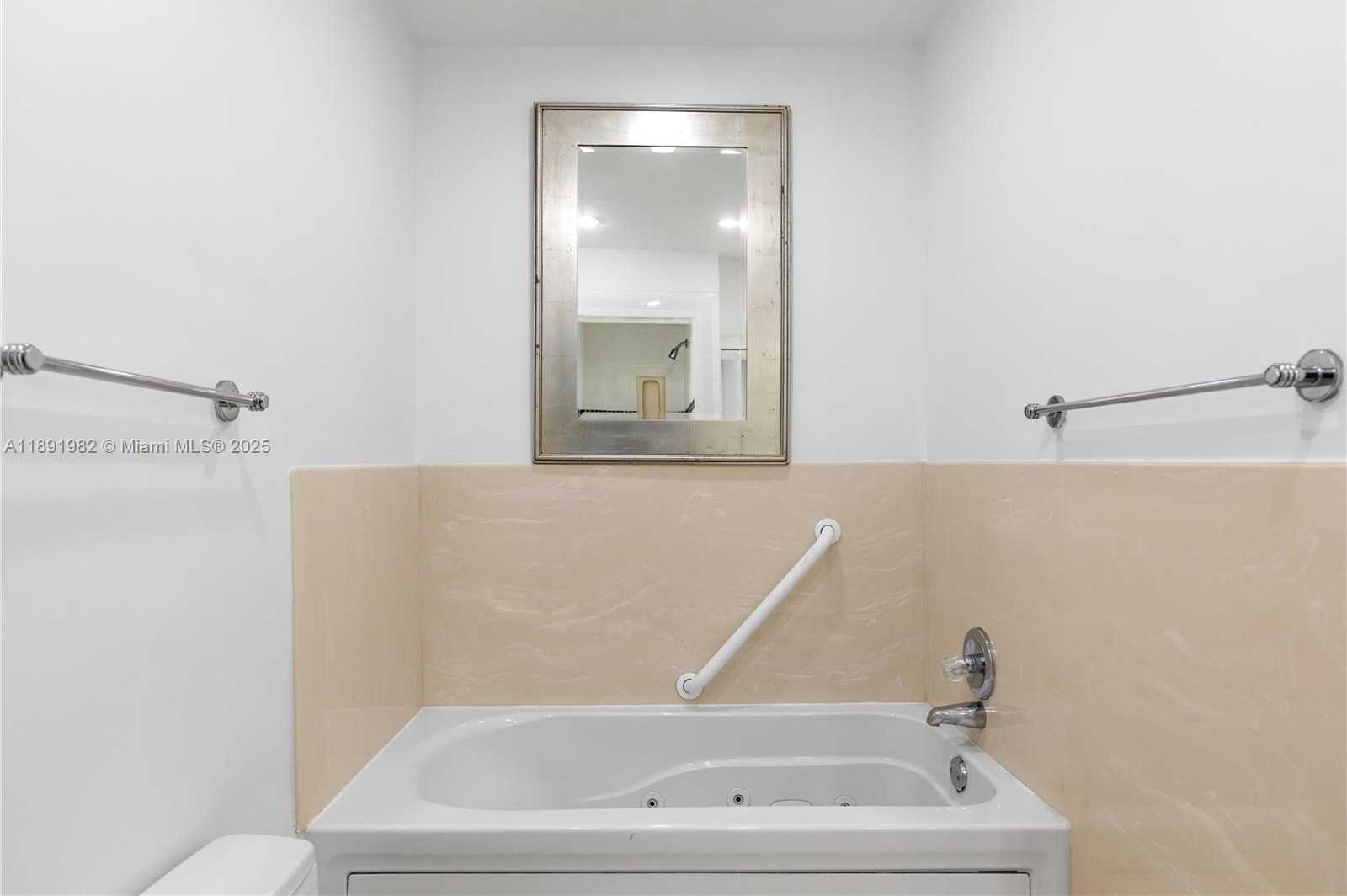 Small Image of 4925 COLLINS AVE #6G, Miami Beach Number 17