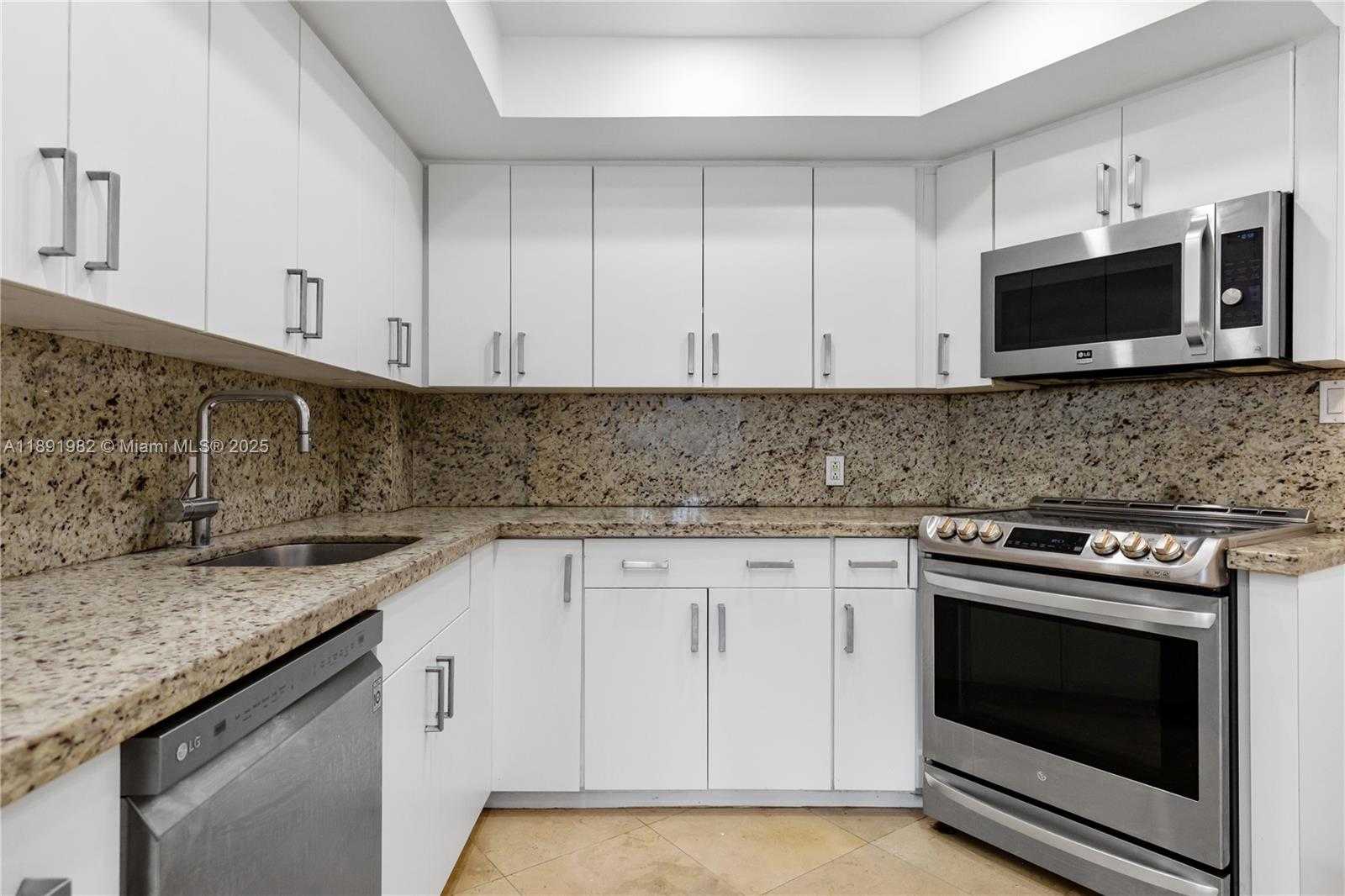 Small Image of 4925 COLLINS AVE #6G, Miami Beach Number 21