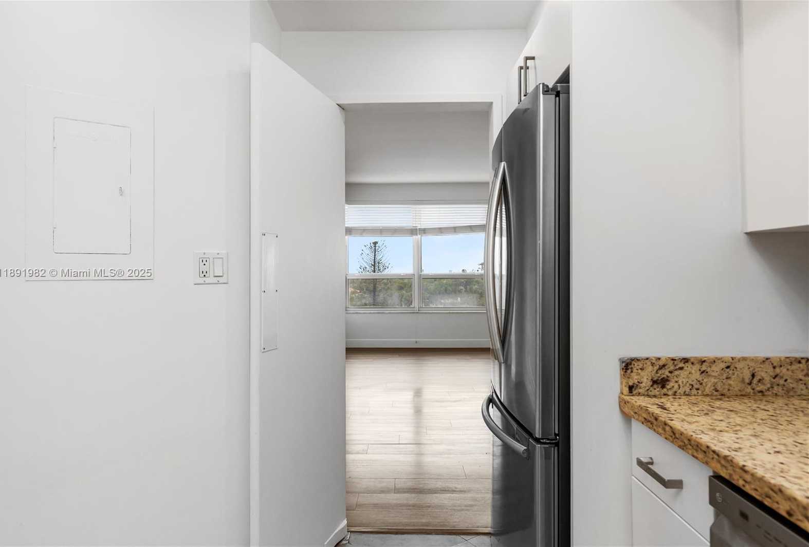 Small Image of 4925 COLLINS AVE #6G, Miami Beach Number 24