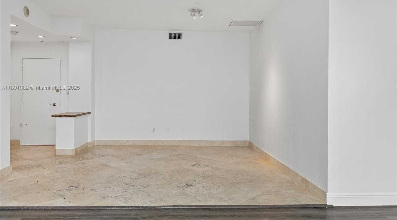 Small Image of 4925 COLLINS AVE #6G, Miami Beach Number 31