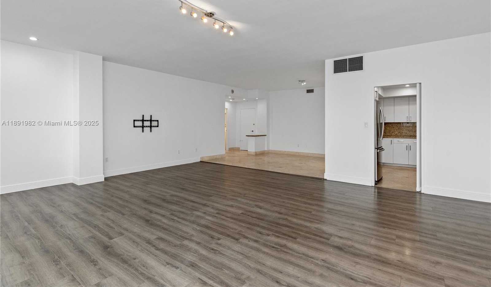 Small Image of 4925 COLLINS AVE #6G, Miami Beach Number 32