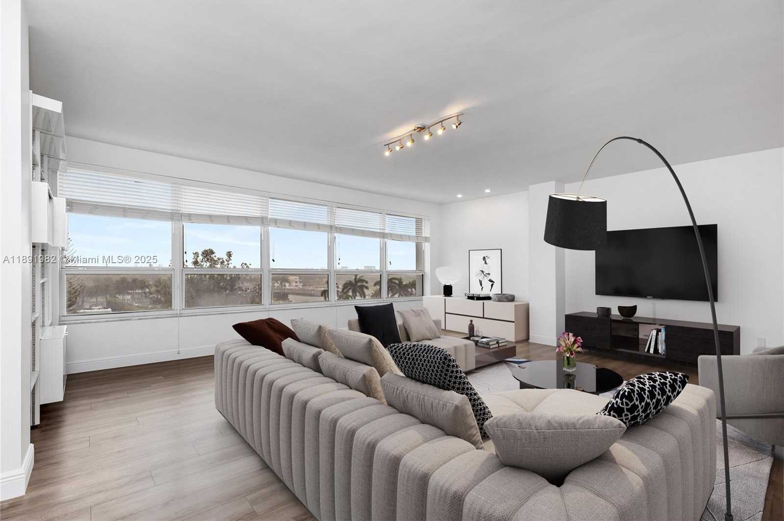 Small Image of 4925 COLLINS AVE #6G, Miami Beach Number 6