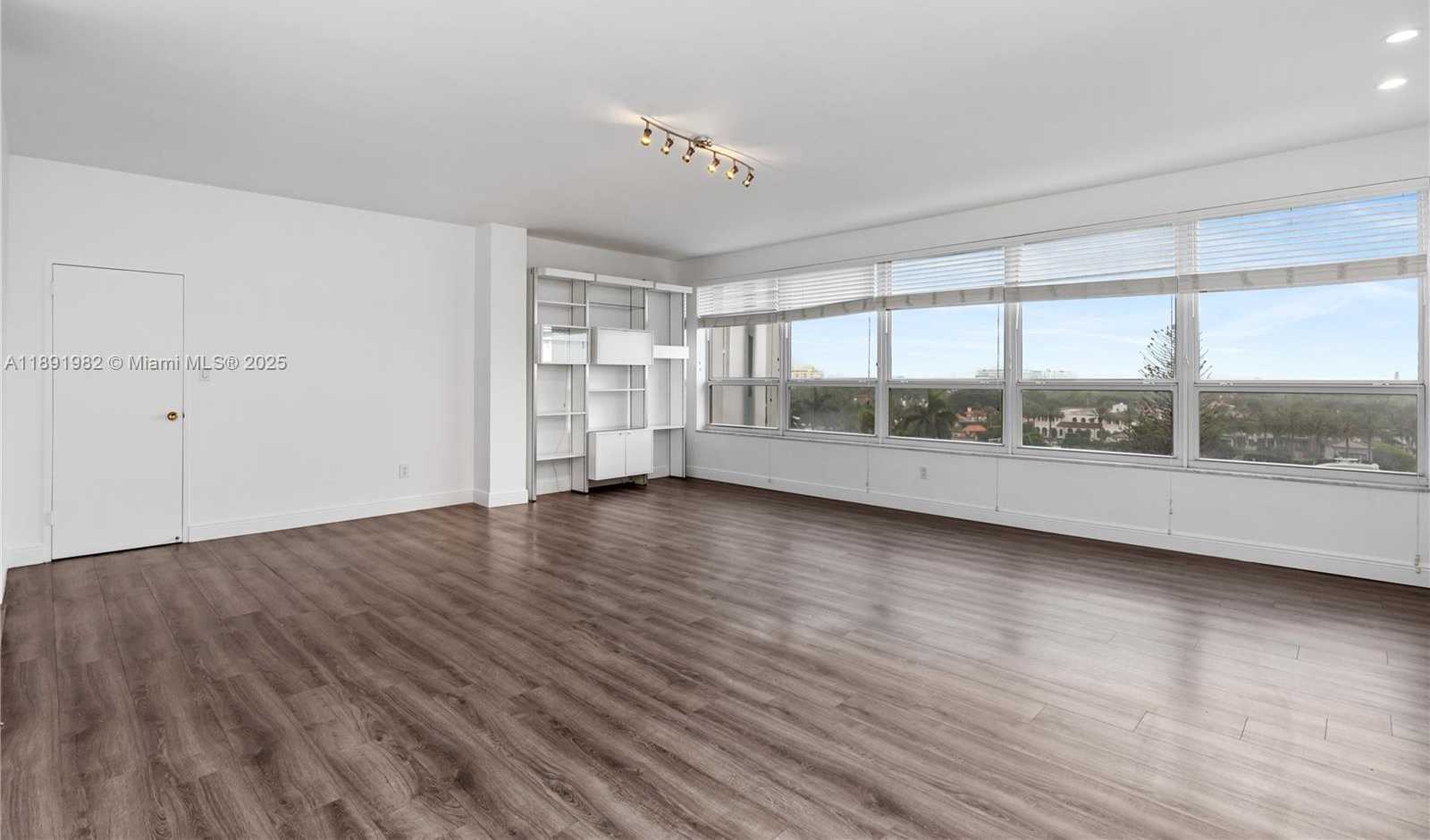 Small Image of 4925 COLLINS AVE #6G, Miami Beach Number 8