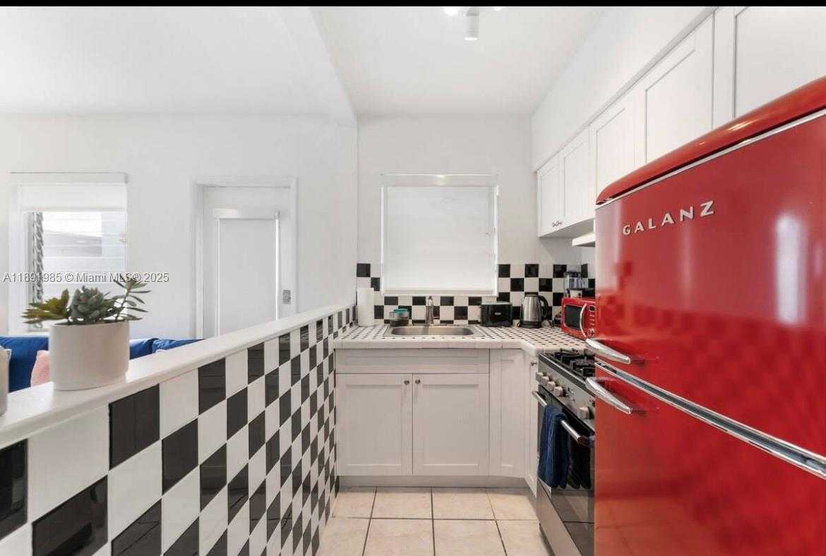 Small Image of 7721 HARDING AVE #8, Miami Beach Number 6