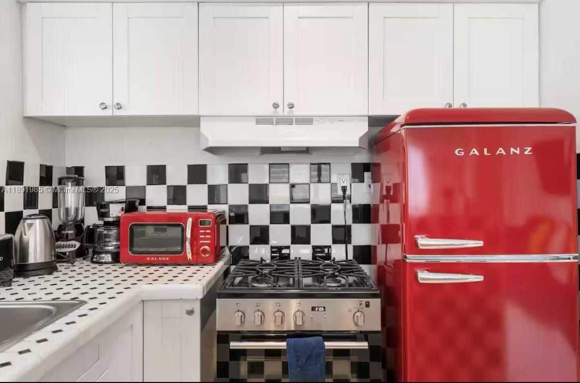 Small Image of 7721 HARDING AVE #8, Miami Beach Number 7