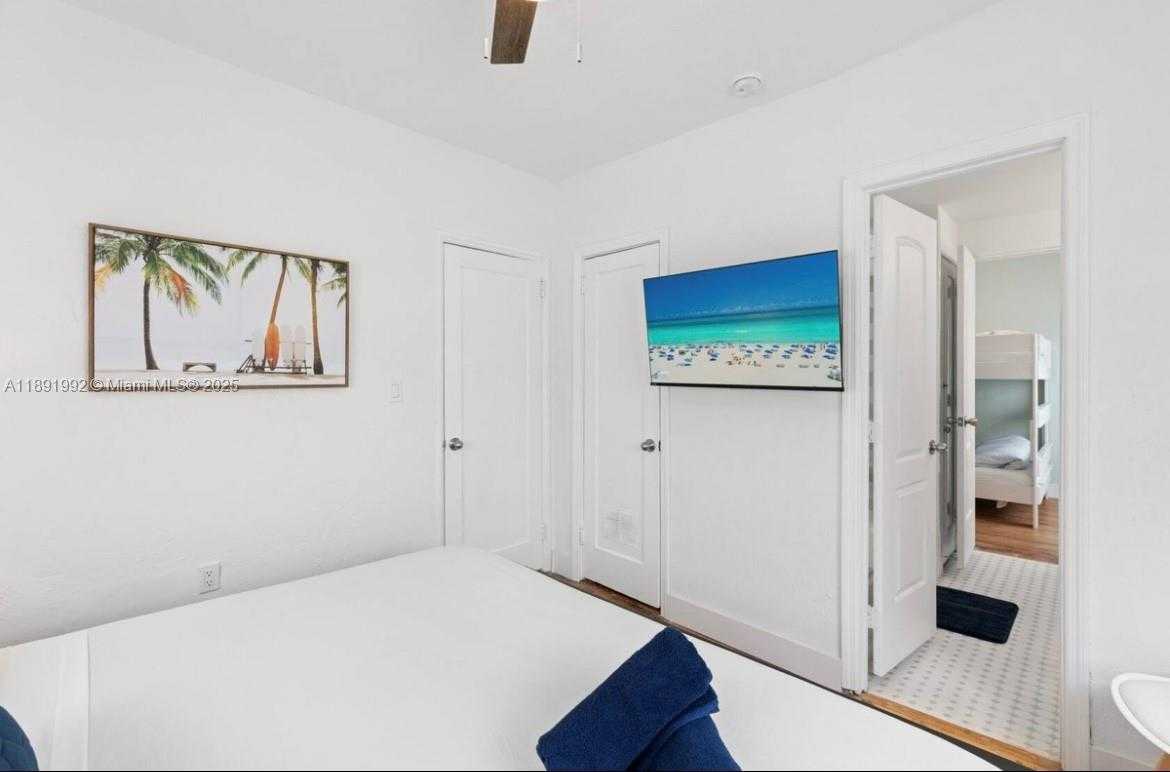 Small Image of 7721 HARDING AVE #4, Miami Beach Number 12