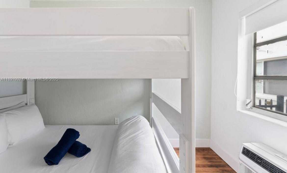 Small Image of 7721 HARDING AVE #4, Miami Beach Number 15