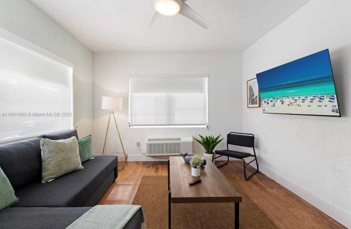 Small Image of 7721 HARDING AVE #4, Miami Beach Number 3