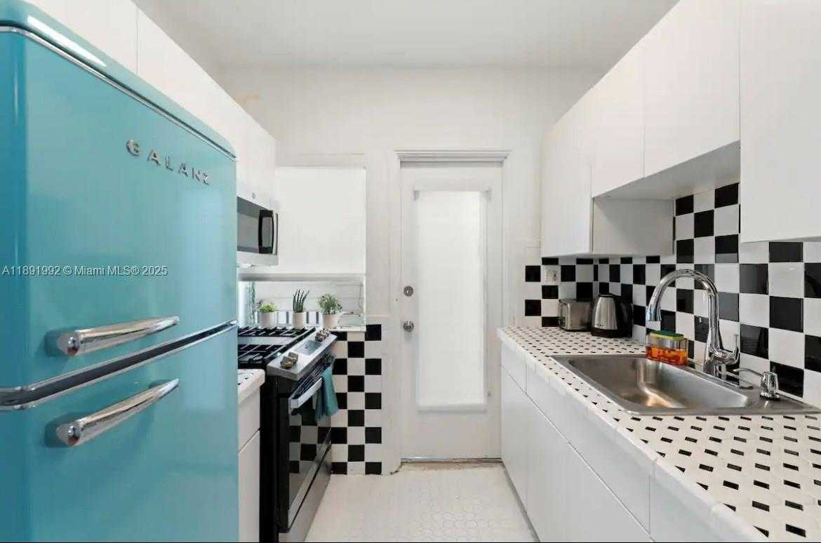Small Image of 7721 HARDING AVE #4, Miami Beach Number 5