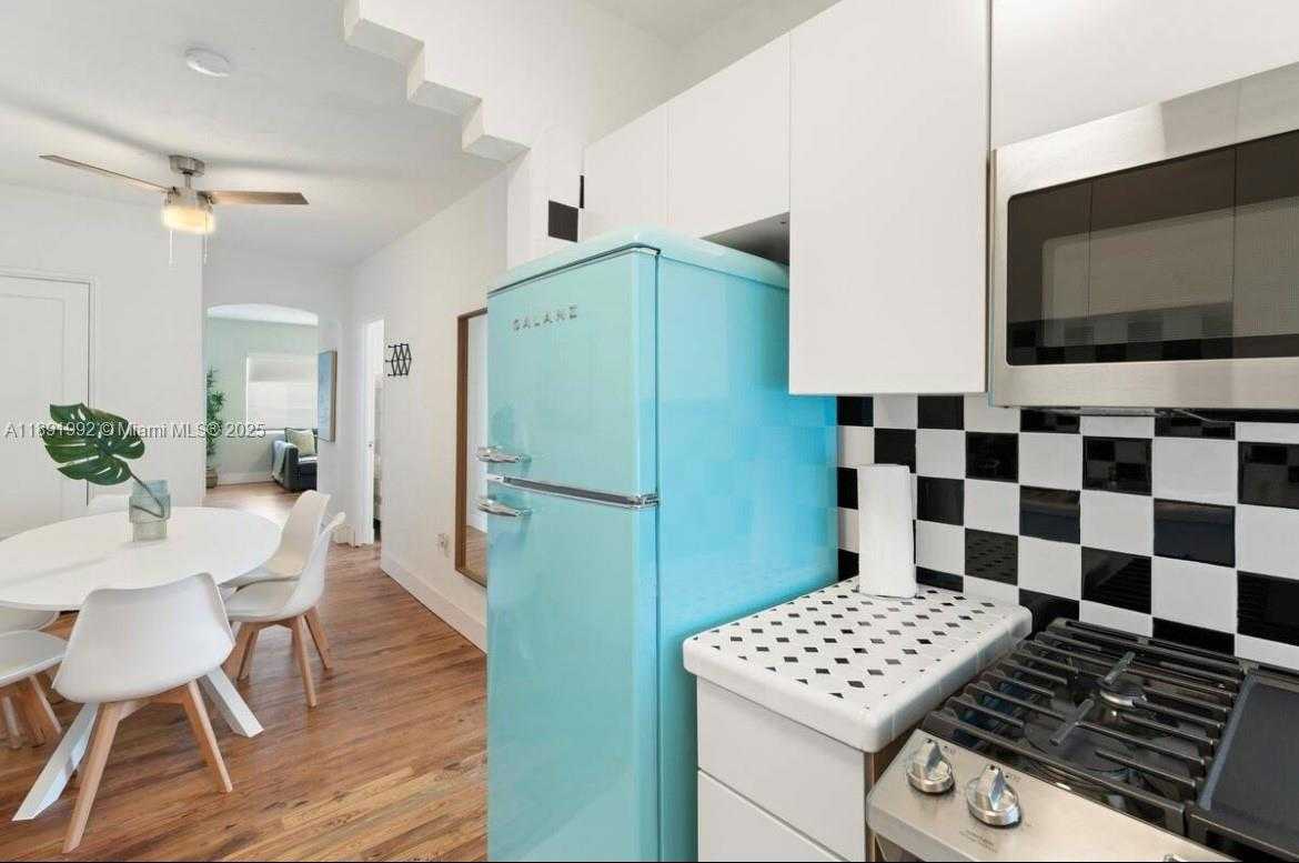 Small Image of 7721 HARDING AVE #4, Miami Beach Number 7