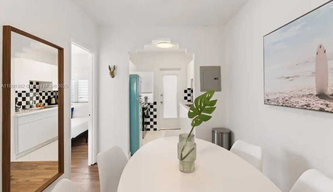Small Image of 7721 HARDING AVE #4, Miami Beach Number 8