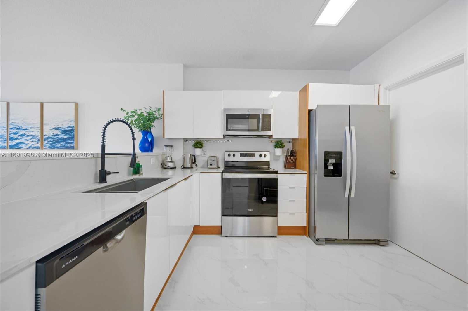 Small Image of 18100 NORTH BAY RD #708, Sunny Isles Beach Number 10