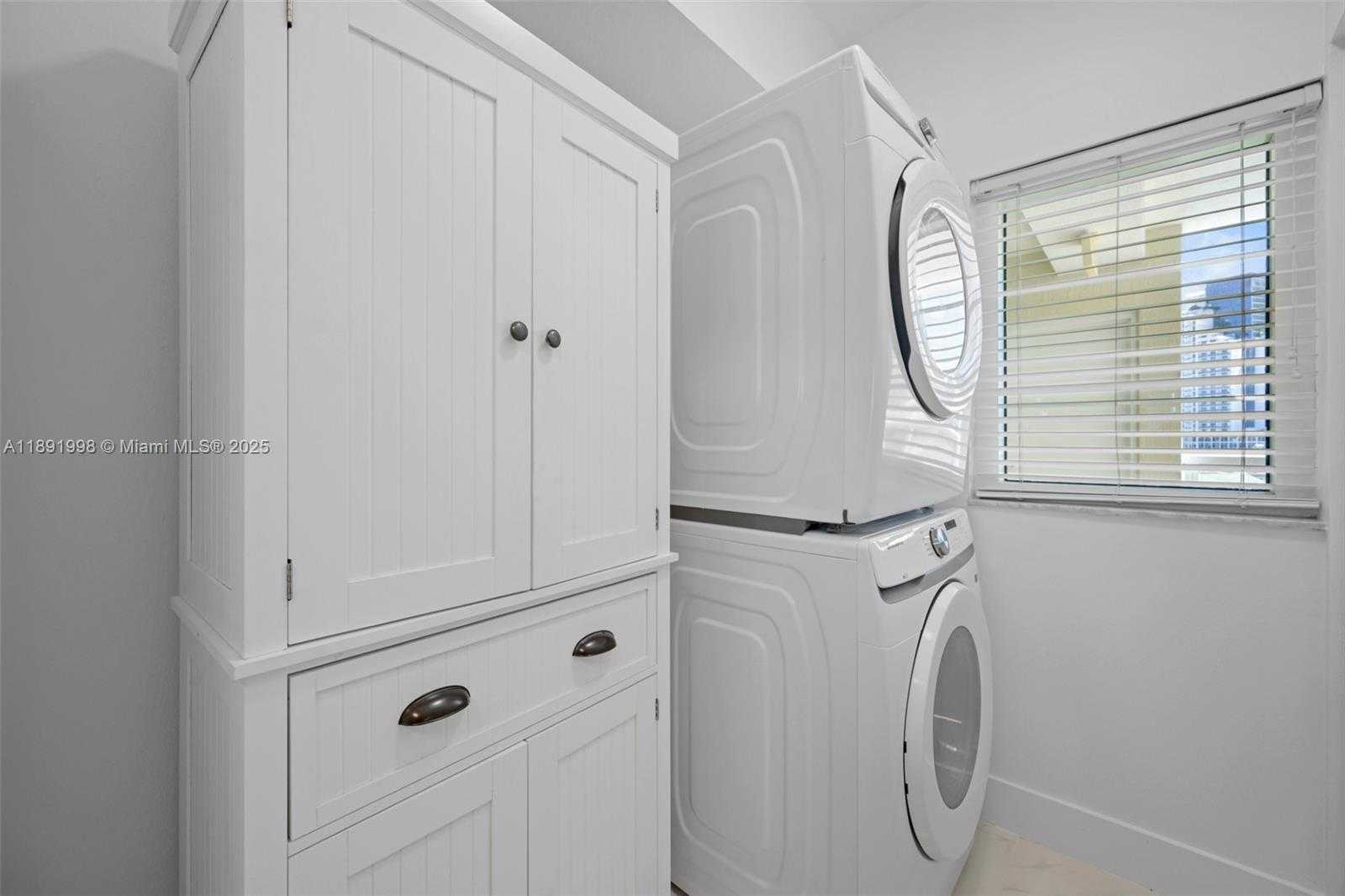 Small Image of 18100 NORTH BAY RD #708, Sunny Isles Beach Number 11