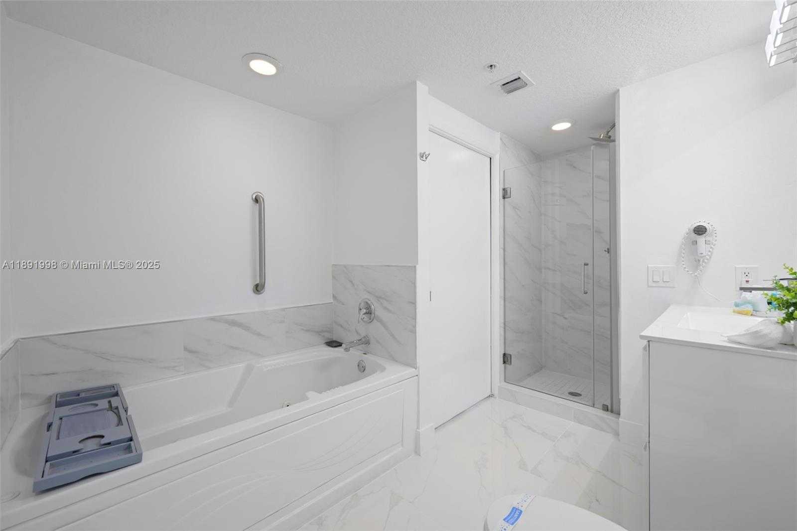 Small Image of 18100 NORTH BAY RD #708, Sunny Isles Beach Number 17