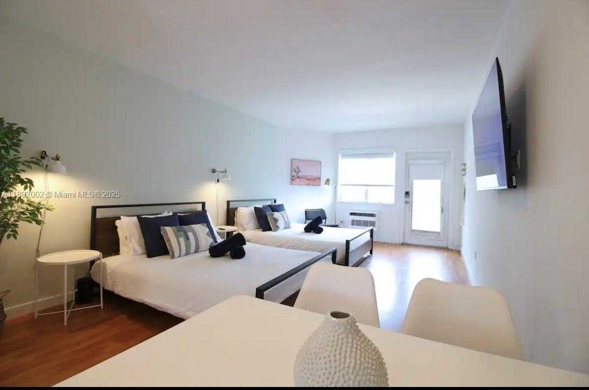Small Image of 7721 HARDING AVE #9, Miami Beach Number 3