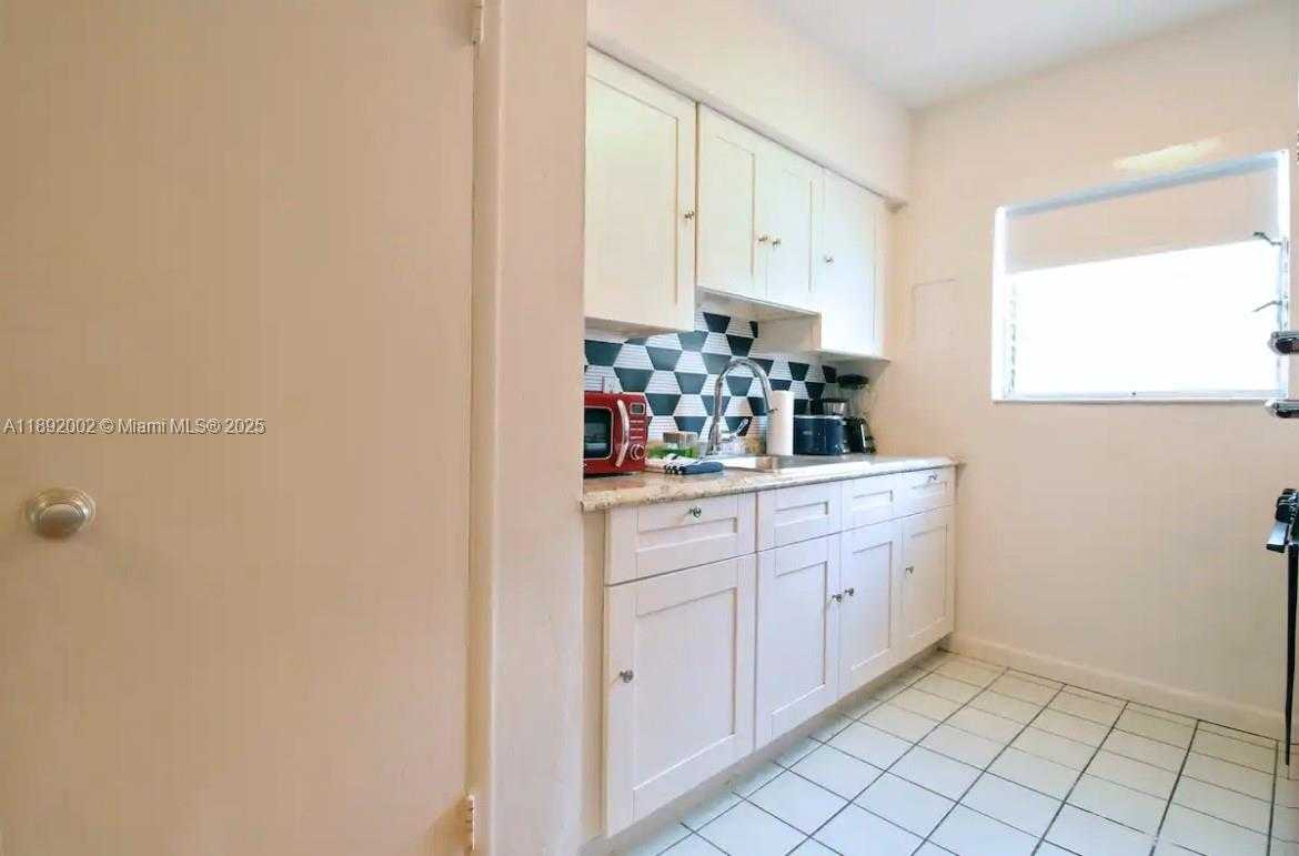 Small Image of 7721 HARDING AVE #9, Miami Beach Number 8