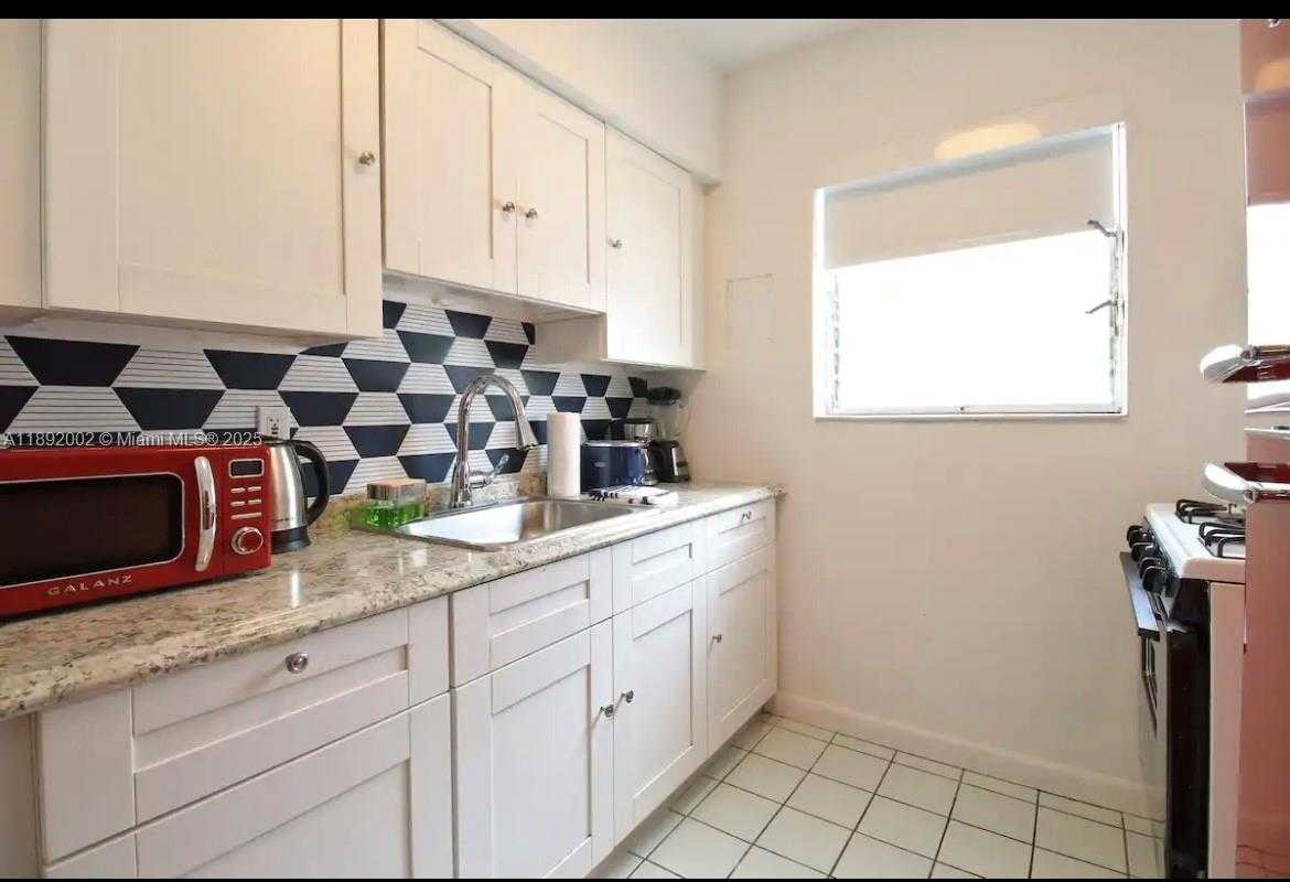Small Image of 7721 HARDING AVE #9, Miami Beach Number 9