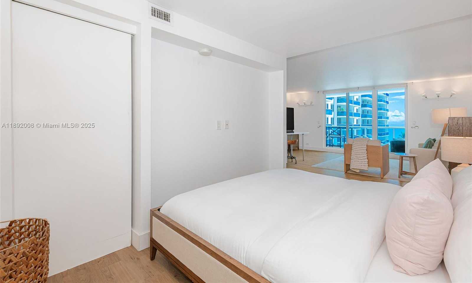 Small Image of Miami Beach Number 24