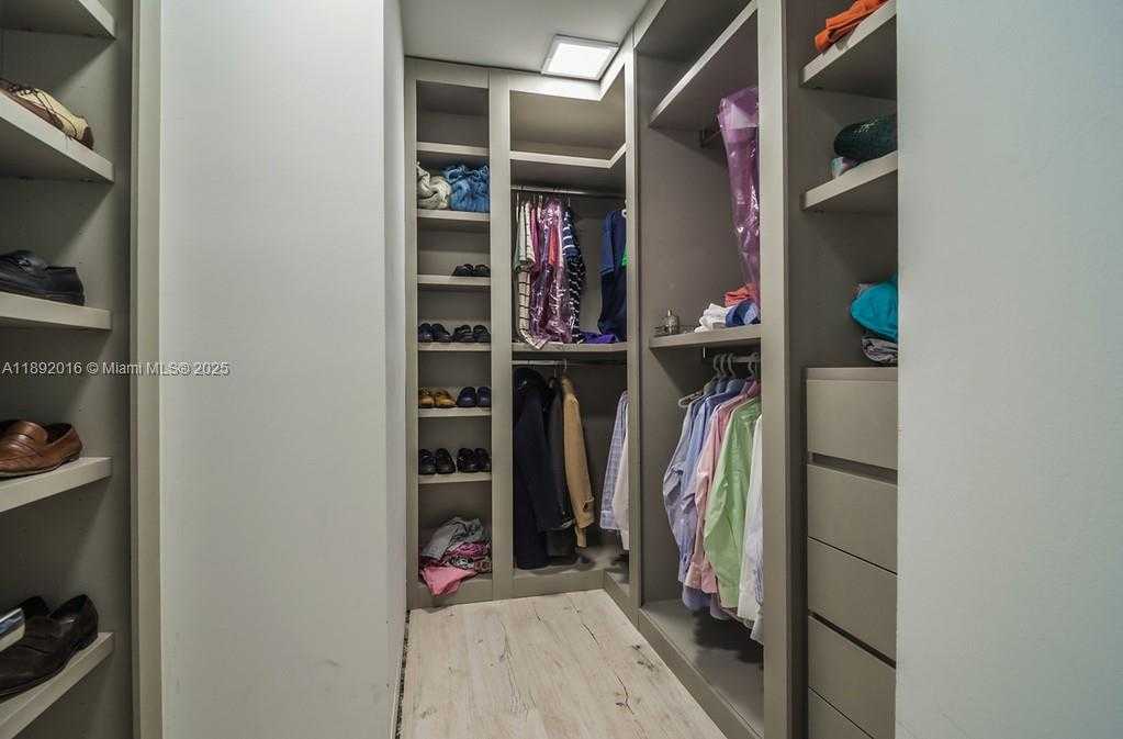 Small Image of 3500 ISLAND BLVD #DPH01, Aventura Number 28