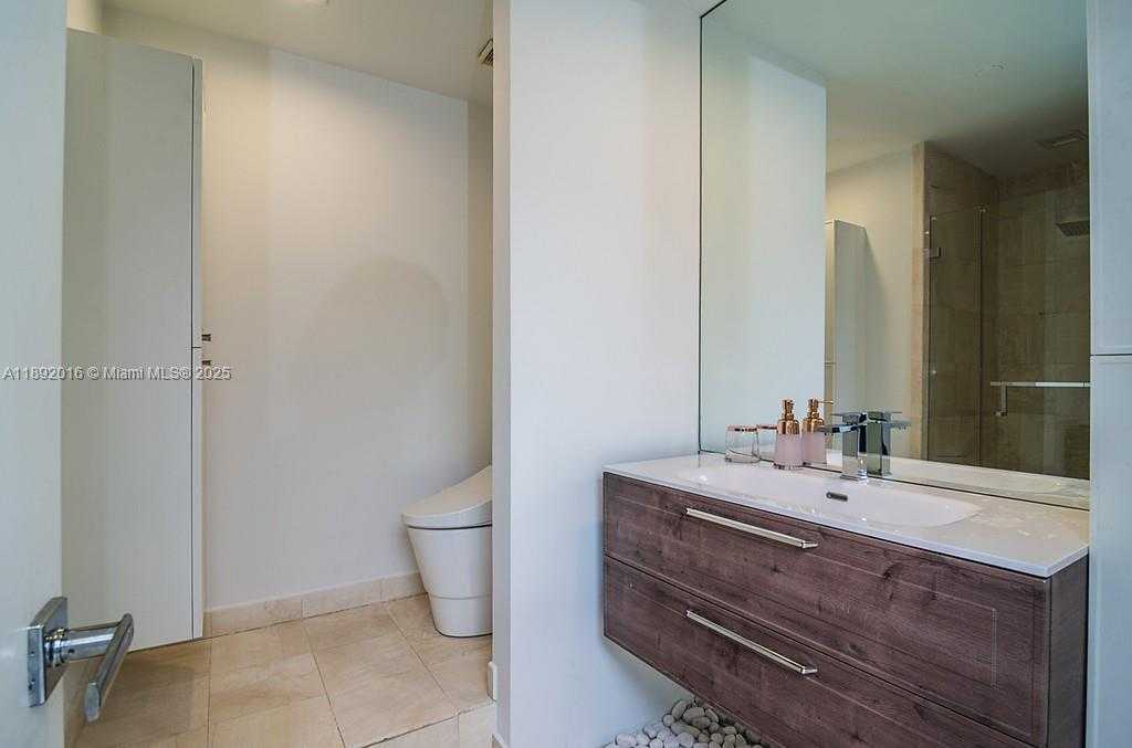 Small Image of 3500 ISLAND BLVD #DPH01, Aventura Number 35