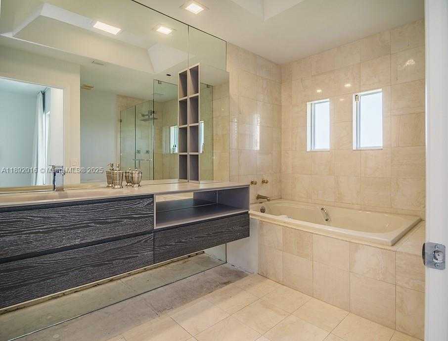 Small Image of 3500 ISLAND BLVD #DPH01, Aventura Number 39