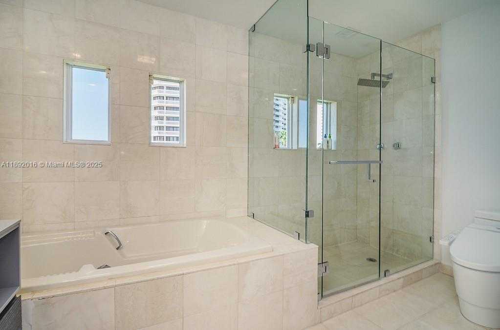 Small Image of 3500 ISLAND BLVD #DPH01, Aventura Number 40