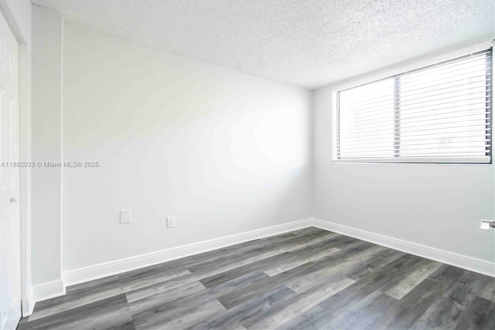 Small Image of 6960 RUE VENDOME #204, Miami Beach Number 10