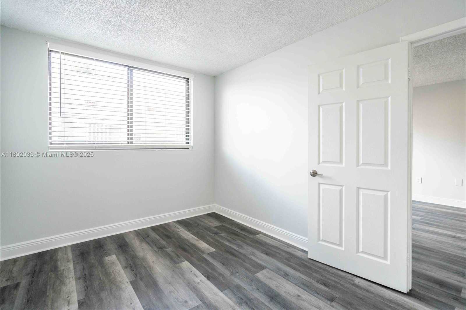 Small Image of 6960 RUE VENDOME #204, Miami Beach Number 13