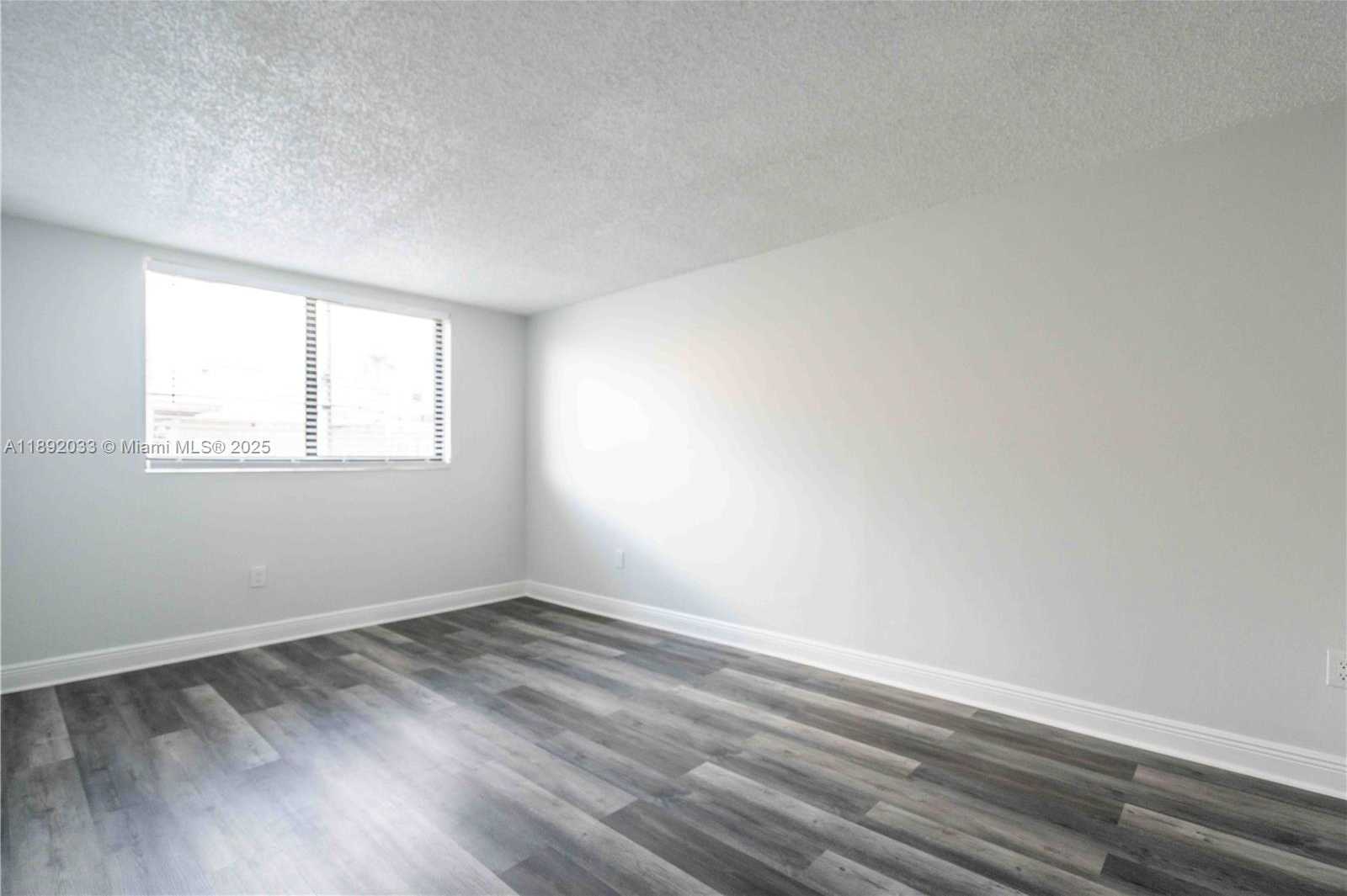 Small Image of 6960 RUE VENDOME #204, Miami Beach Number 15