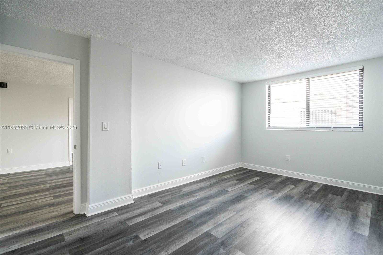 Small Image of 6960 RUE VENDOME #204, Miami Beach Number 16