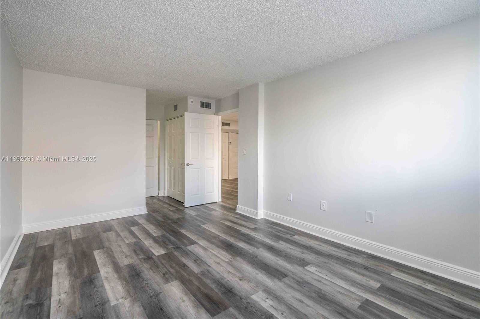 Small Image of 6960 RUE VENDOME #204, Miami Beach Number 17