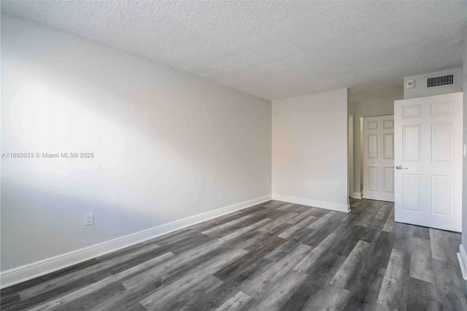 Small Image of 6960 RUE VENDOME #204, Miami Beach Number 18
