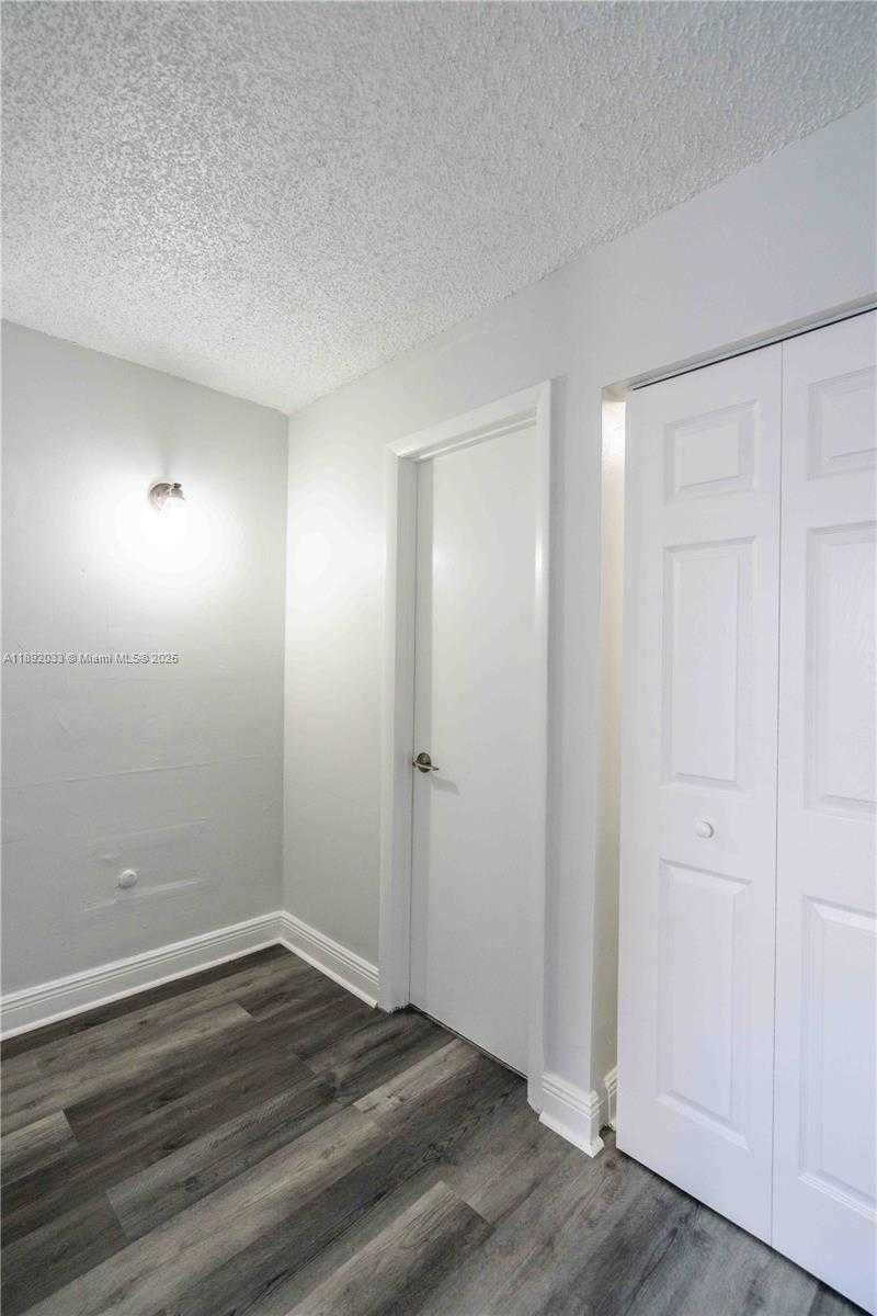 Small Image of 6960 RUE VENDOME #204, Miami Beach Number 19
