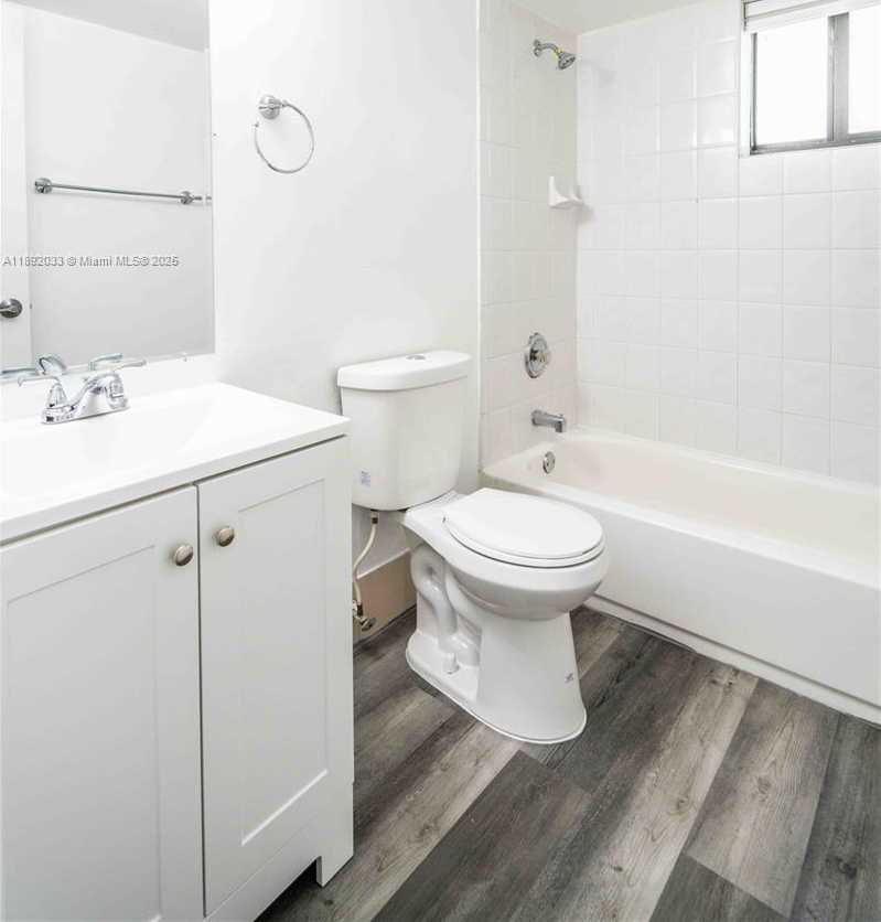 Small Image of 6960 RUE VENDOME #204, Miami Beach Number 21