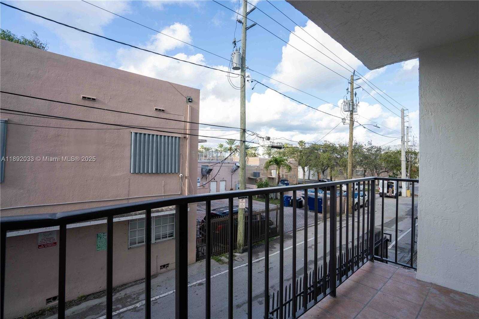 Small Image of 6960 RUE VENDOME #204, Miami Beach Number 4