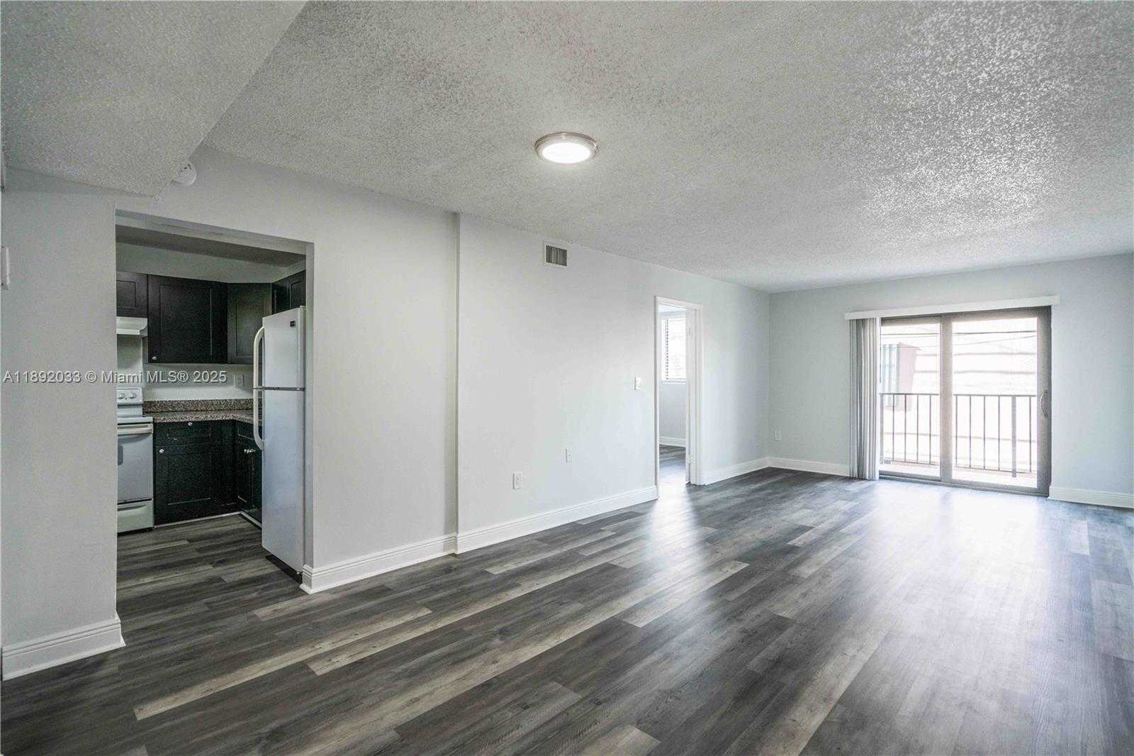 Small Image of 6960 RUE VENDOME #204, Miami Beach Number 6