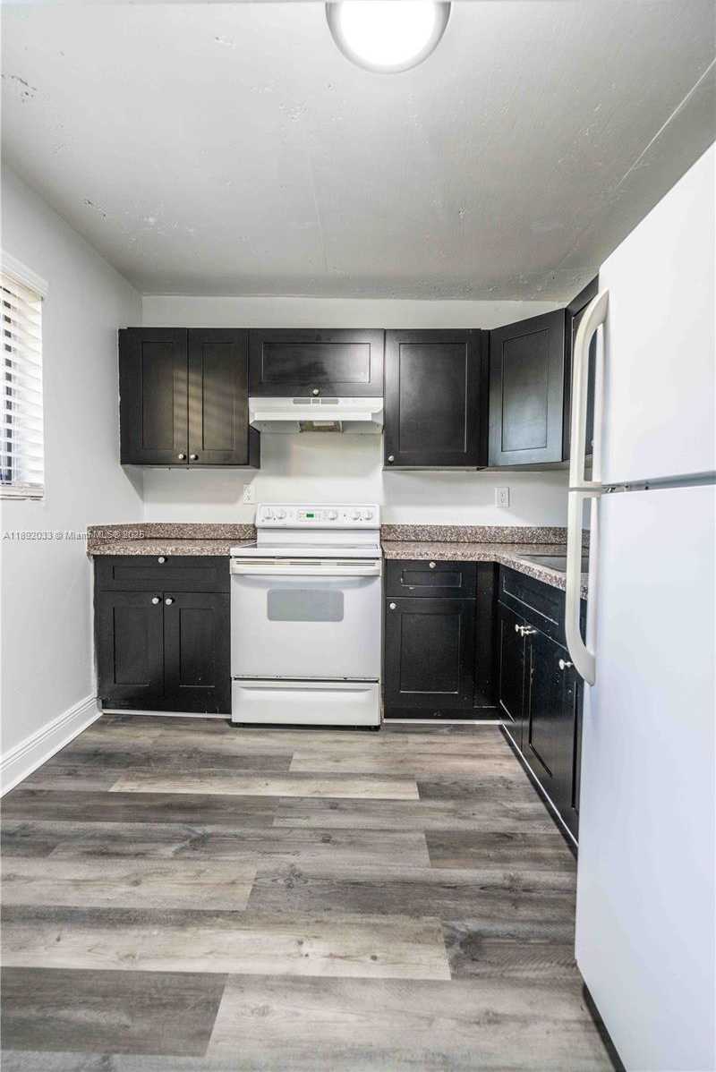 Small Image of 6960 RUE VENDOME #204, Miami Beach Number 8