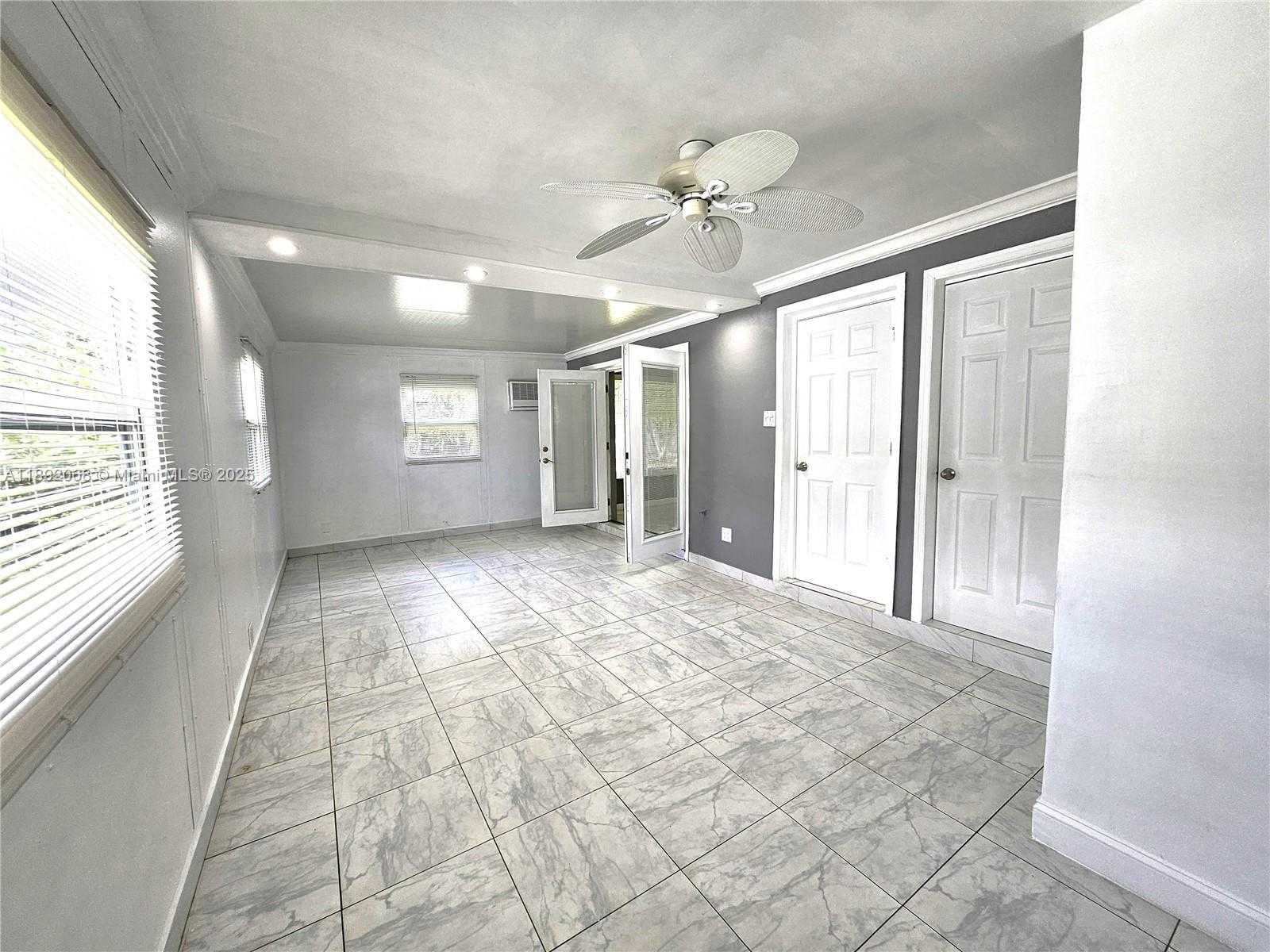 Small Image of 1040 NORTH WEST 73RD TER, Margate Number 29