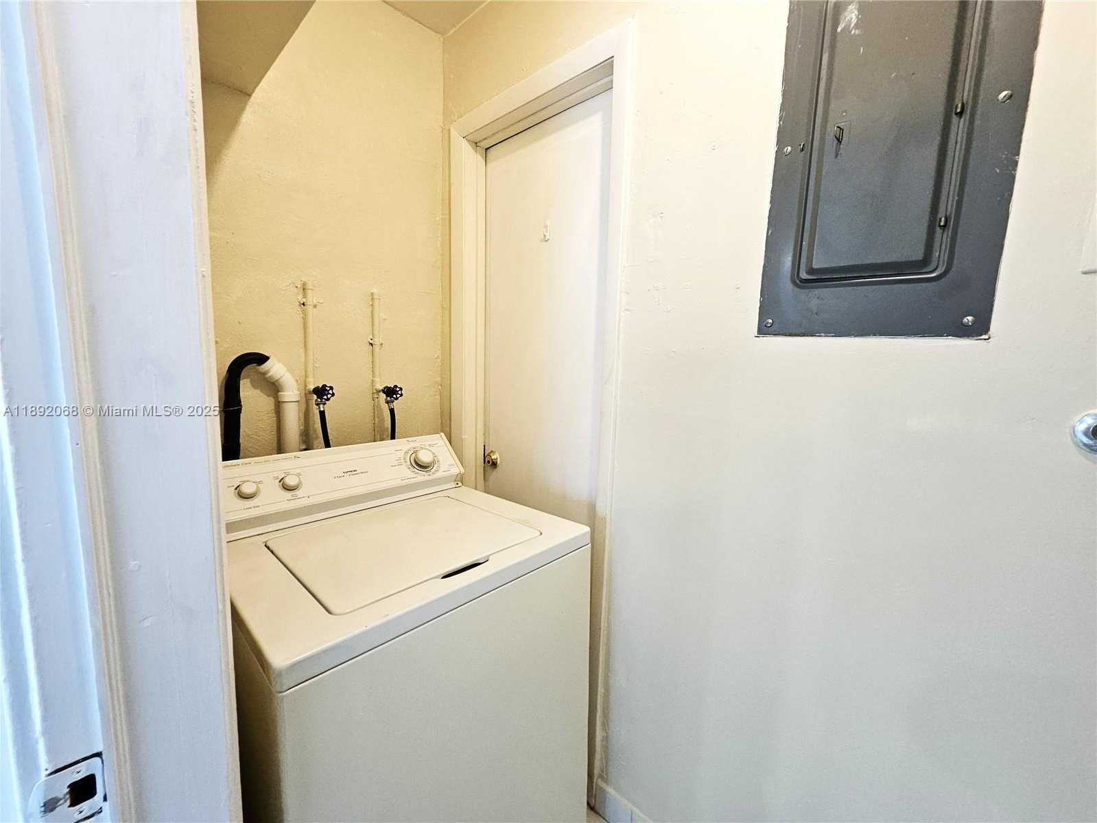 Small Image of 1040 NORTH WEST 73RD TER, Margate Number 31