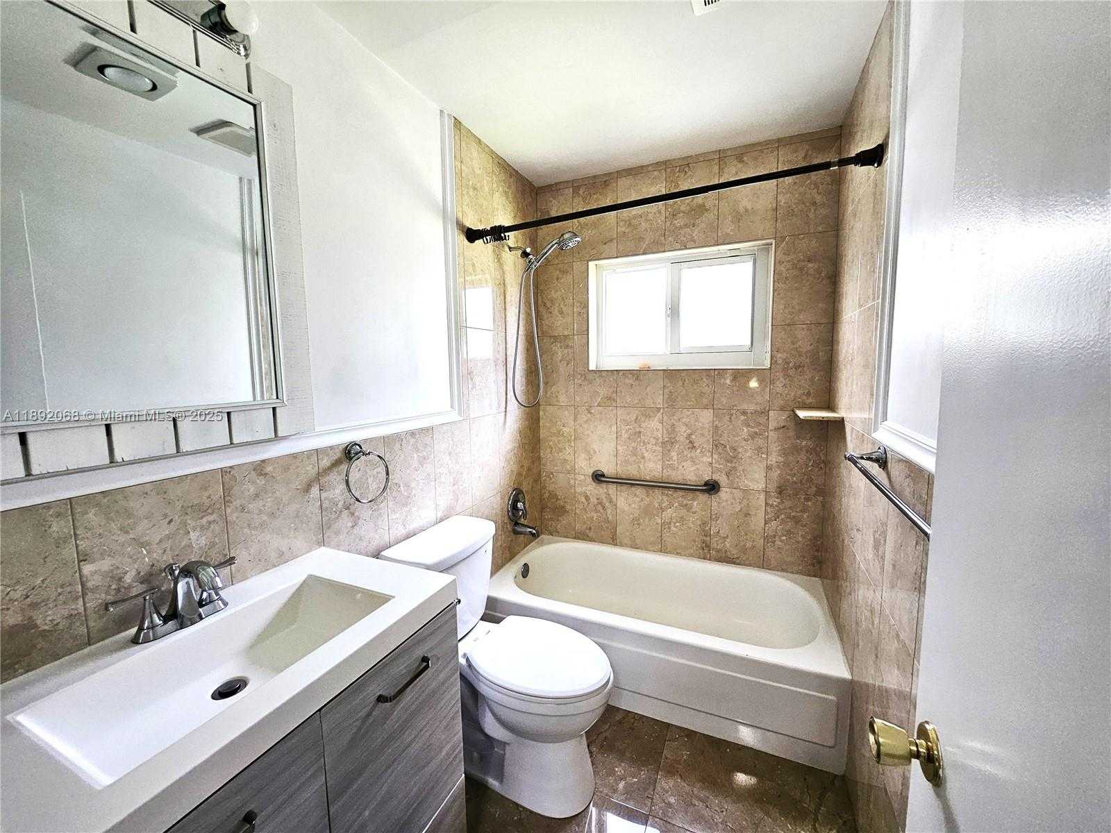 Small Image of 1040 NORTH WEST 73RD TER, Margate Number 4