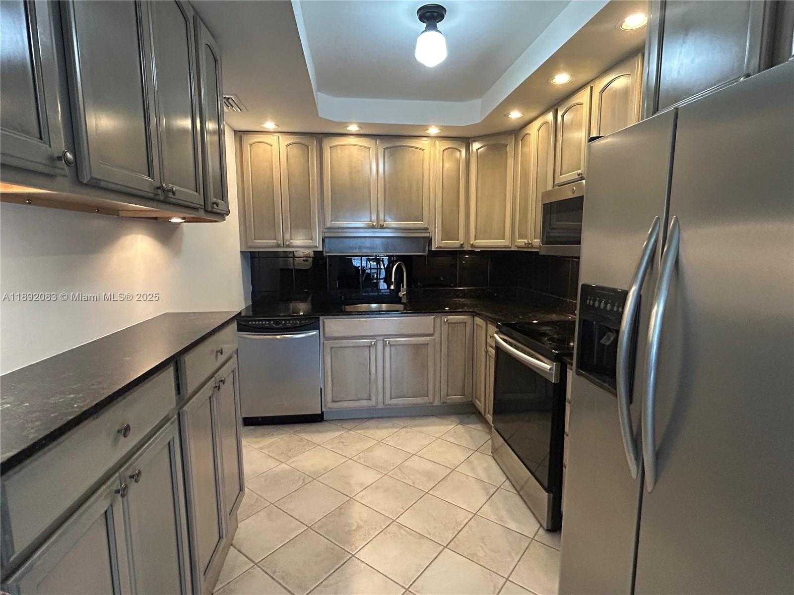 Small Image of 5415 COLLINS AVE #302, Miami Beach Number 11